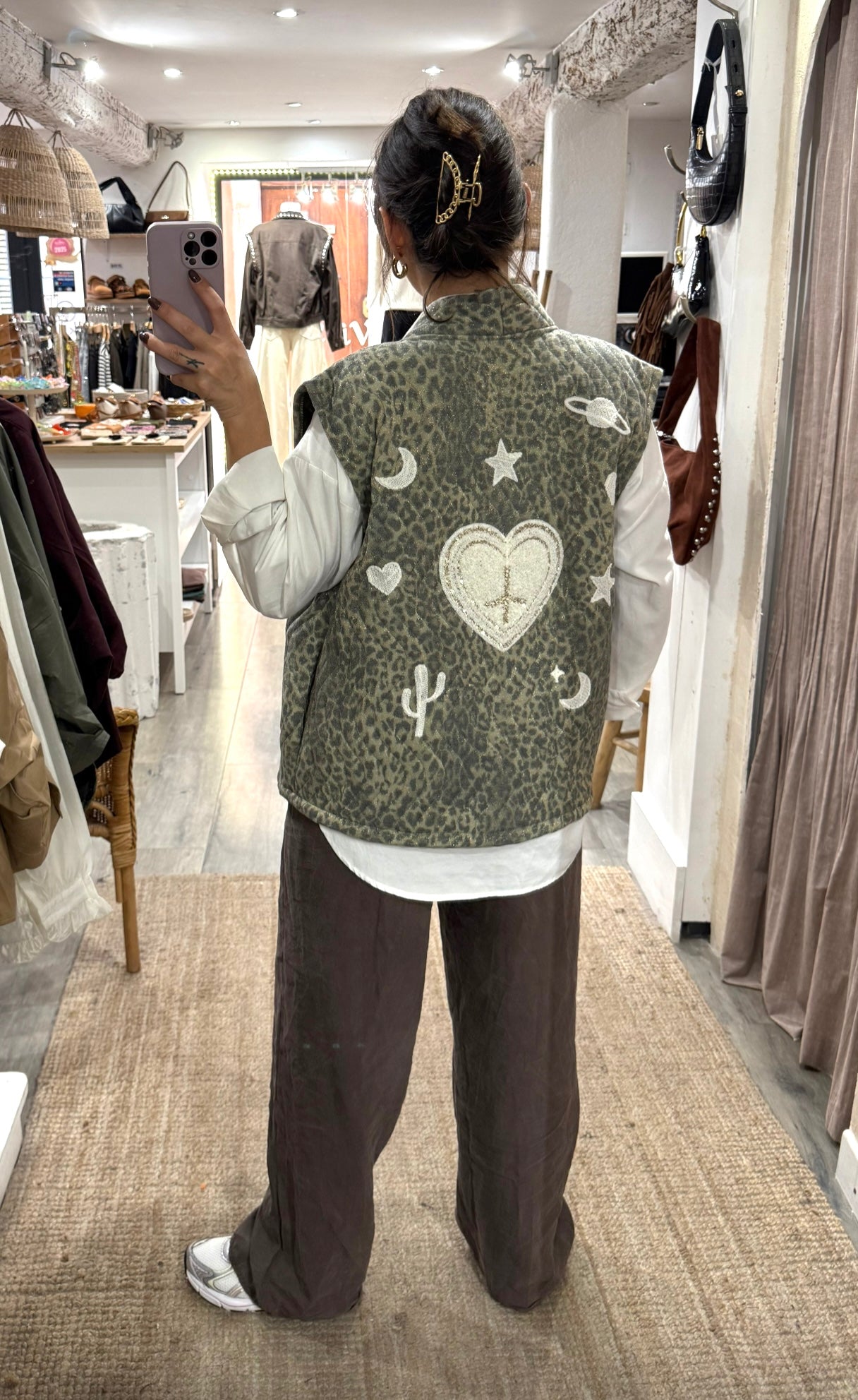 GILET LÉOPARD DÉTAILS DOS