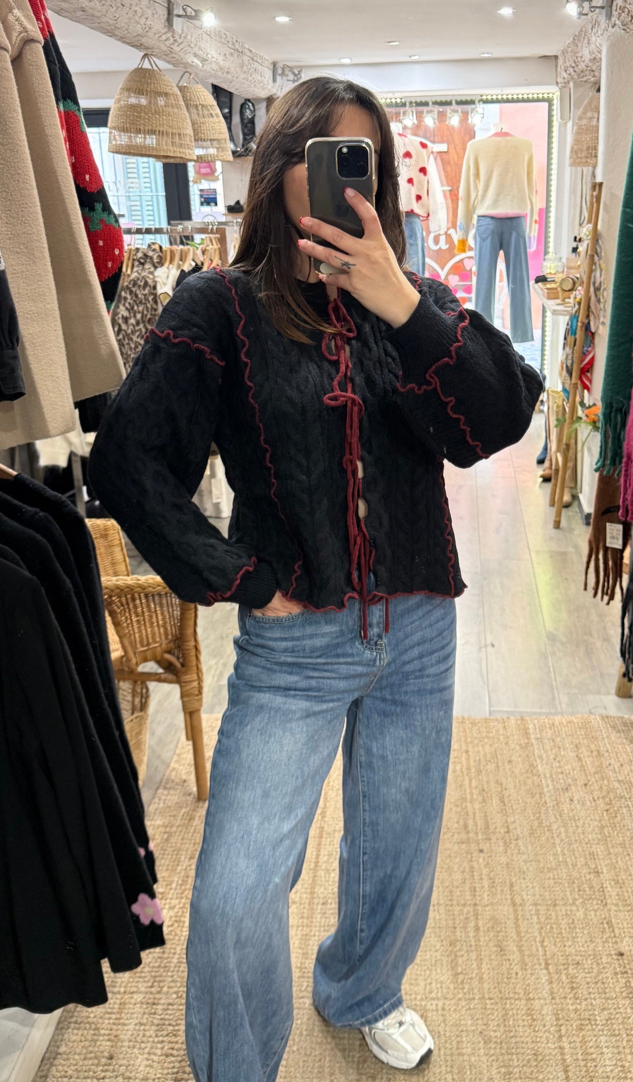 GILET NOIR ET BORDEAUX À NOUER