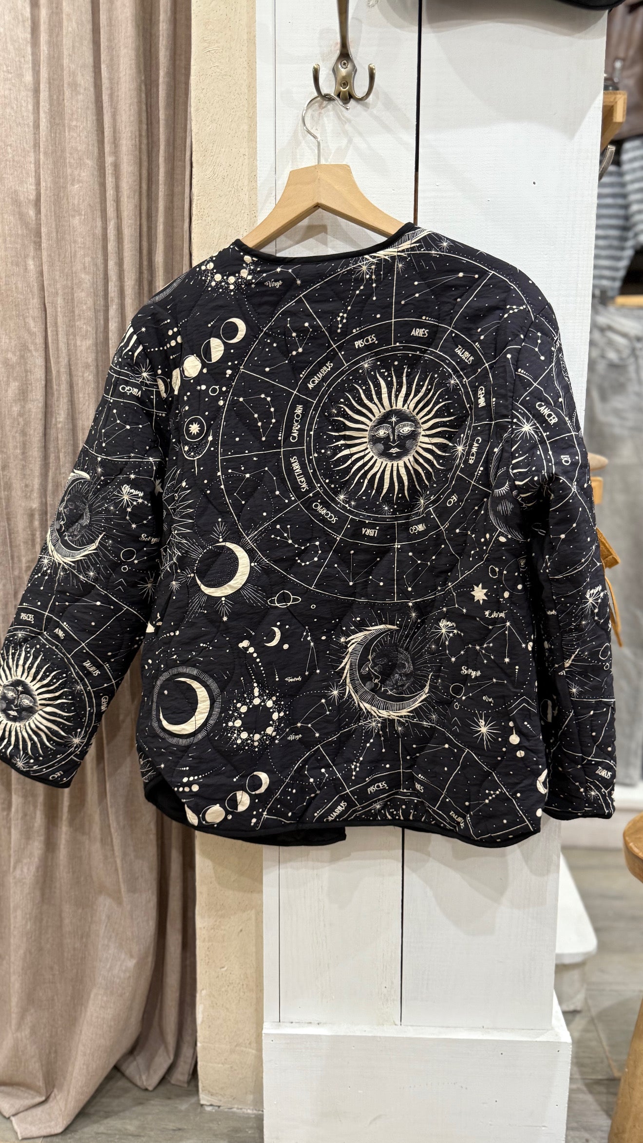 VESTE MOTIFS SOLEIL/LUNE
