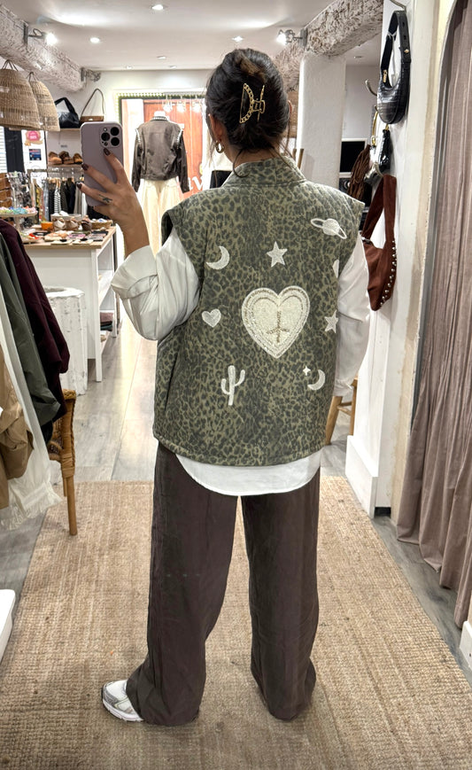 GILET LÉOPARD DÉTAILS DOS