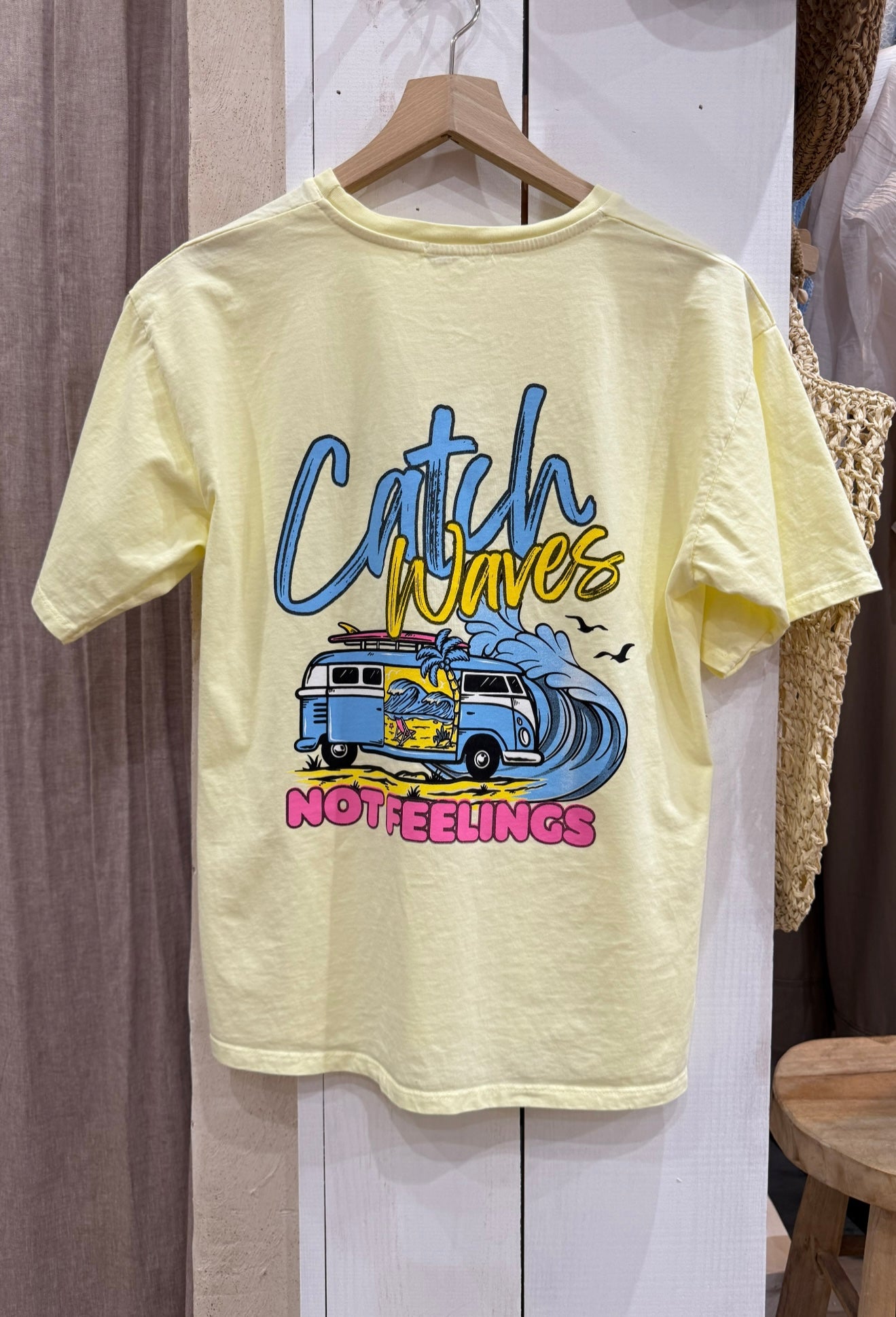 TEE SHIRT «  CATCH WAVES »