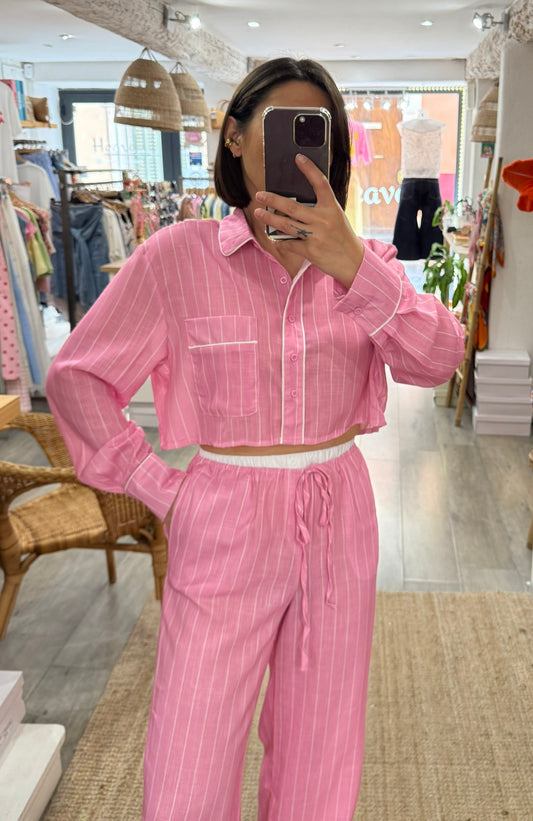CHEMISE CROP ROSE RAYURES D’ENSEMBLE